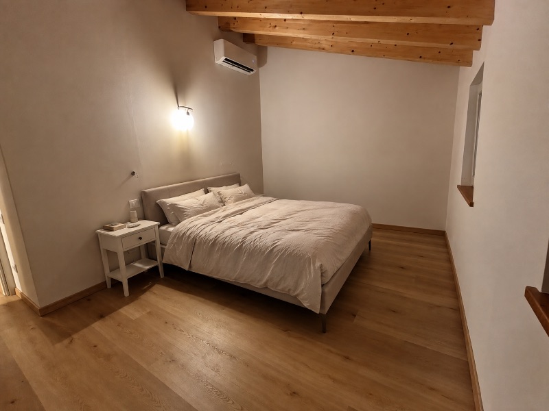 Foto reale di pavimento SPC colore pinna DECO DECKING CLAP 3D — casa reale della community Casa Match