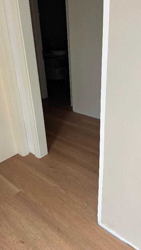 Foto reale di pavimento SPC colore everest FLOW 55 — casa reale della community Casa Match